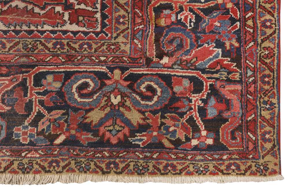 A HERIZ CARPET, NORTH-WEST PERSIA - Image 8 of 9