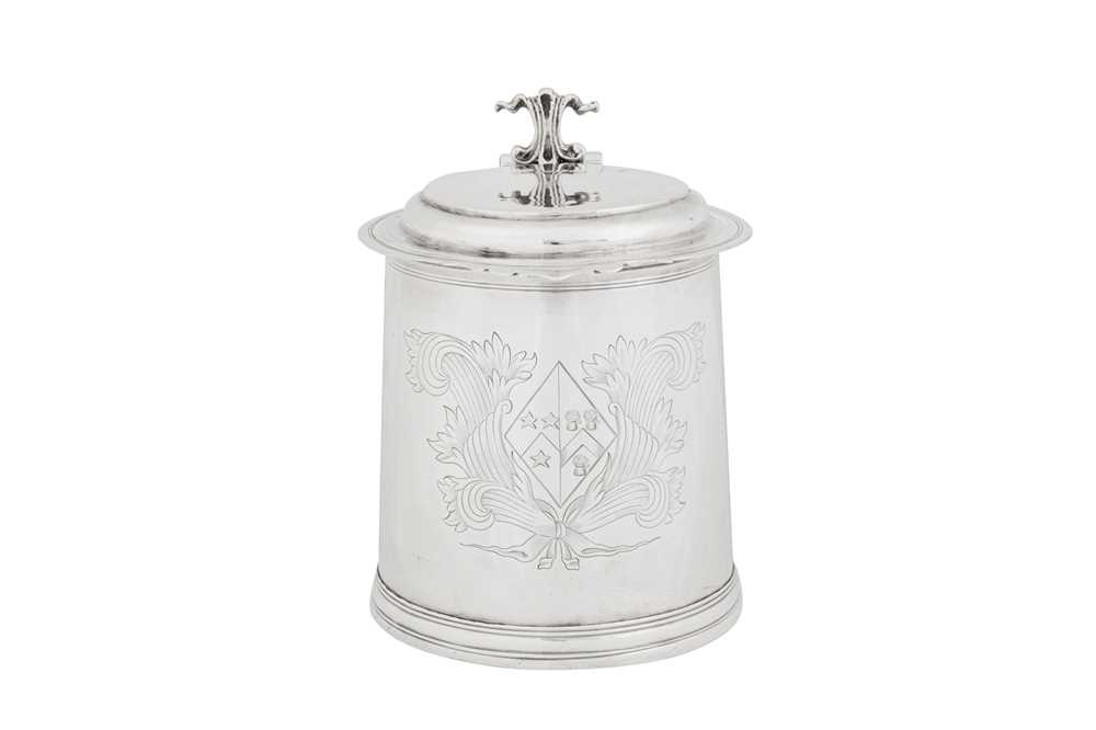 A James II sterling silver tankard, London 1688 by John Sutton (free 19th Feb 1668) - Image 2 of 11