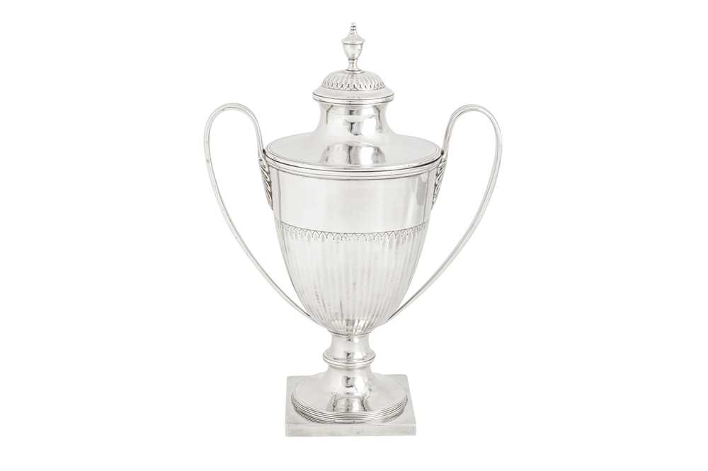 A cased George III sterling silver twin handled cup and cover, London 1795 by Solomon Hougham - Image 6 of 7