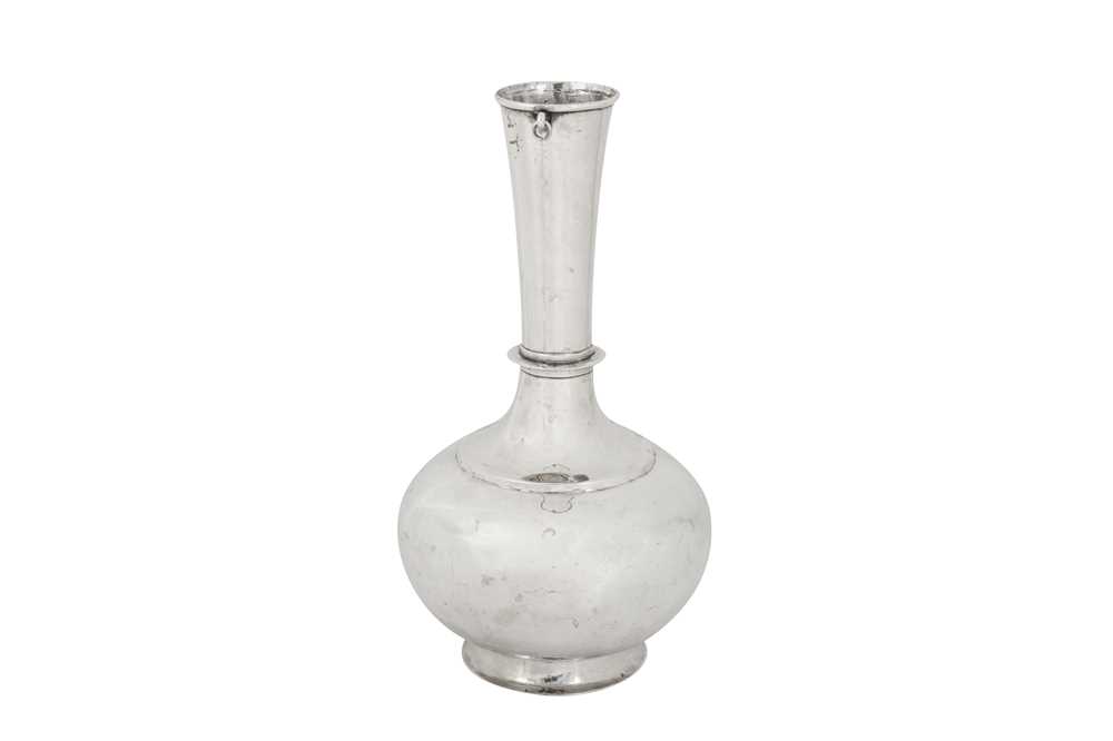 A mid-19th century Anglo-Indian unmarked silver bottle (surhai), Madras circa 1860 - Image 2 of 2