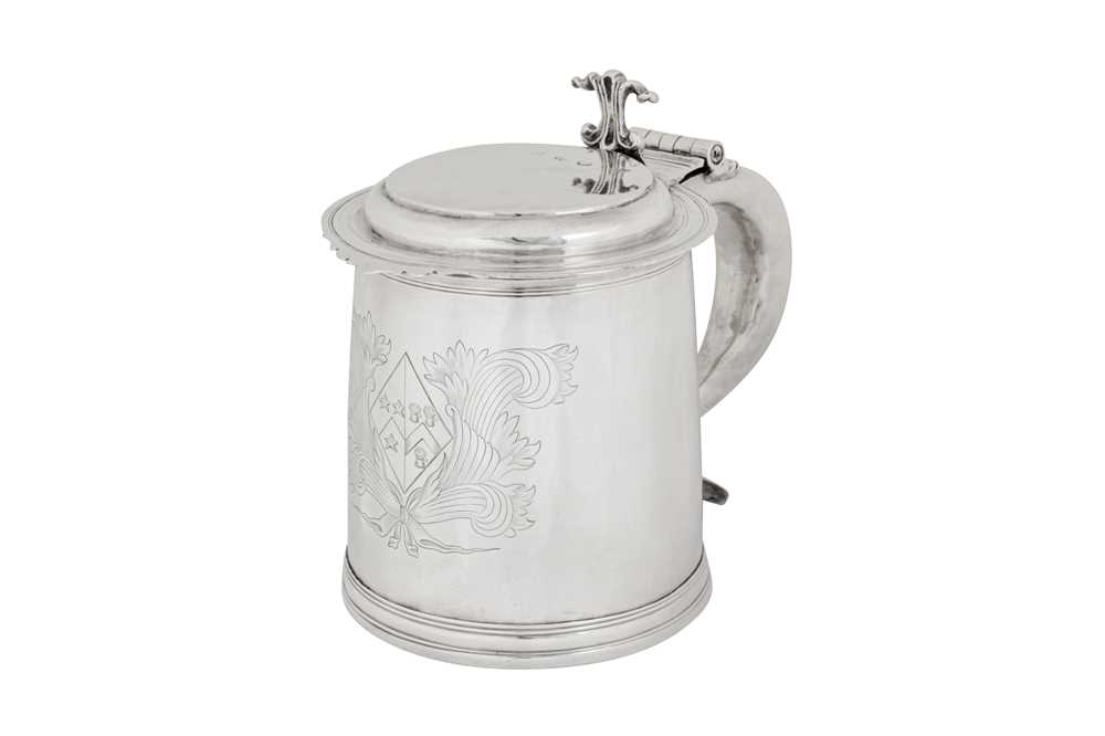 A James II sterling silver tankard, London 1688 by John Sutton (free 19th Feb 1668) - Image 4 of 11