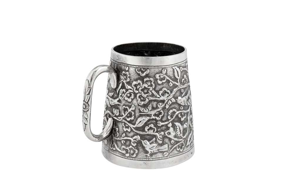 An early 20th century Anglo – Indian unmarked silver mug, Bombay circa 1920 - Image 3 of 3