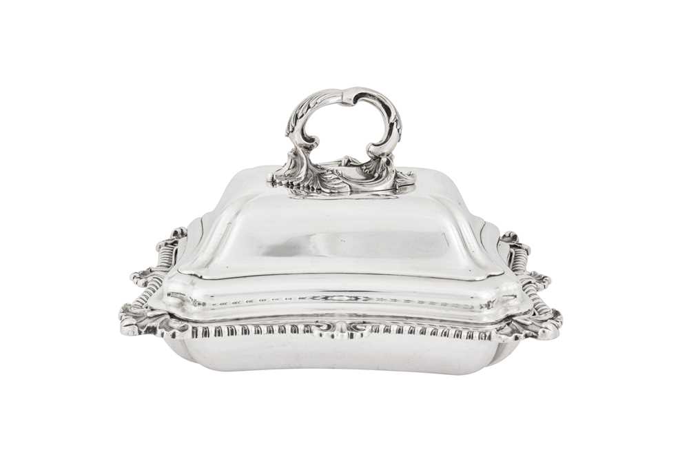 A Victorian sterling silver entrée dish and cover, London 1841 by John Tapley - Image 2 of 6