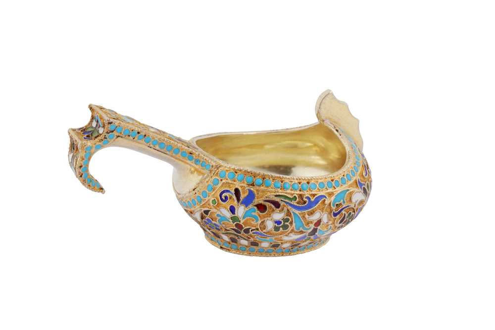 A Nicholas II early 20th century Russian 84 zolotnik silver gilt cloisonné enamel small kvosh, Mosco