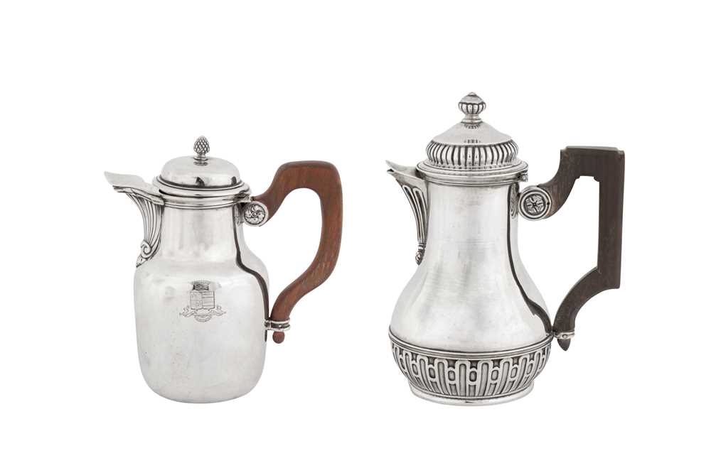 An early 20th century French 950 standard silver bachelor coffee pot (verseuse égoiste), Paris circa - Image 3 of 6