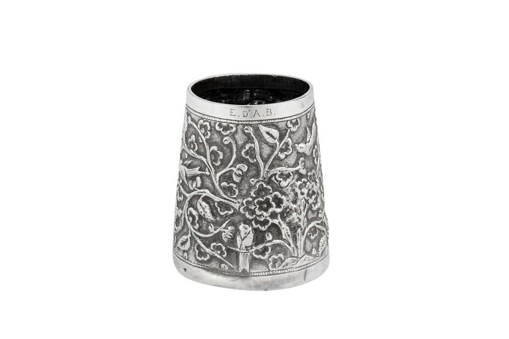 An early 20th century Anglo – Indian unmarked silver mug, Bombay circa 1920 - Image 2 of 3