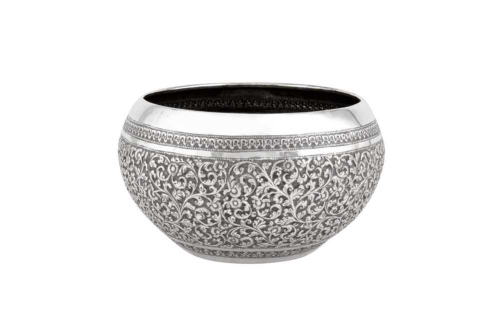 An early 20th century Anglo – Indian unmarked silver bowl, Bombay – Cutch circa 1920 - Image 2 of 2