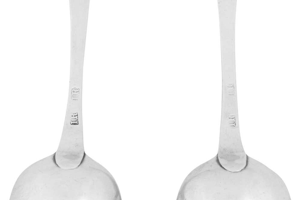 A pair of mid-18th century American Colonial silver tablespoons, Philadelphia circa 1750 by Joseph R - Image 4 of 5