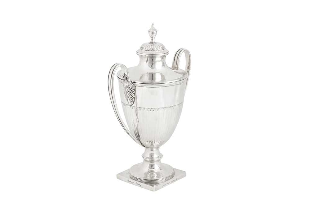 A cased George III sterling silver twin handled cup and cover, London 1795 by Solomon Hougham - Image 4 of 7