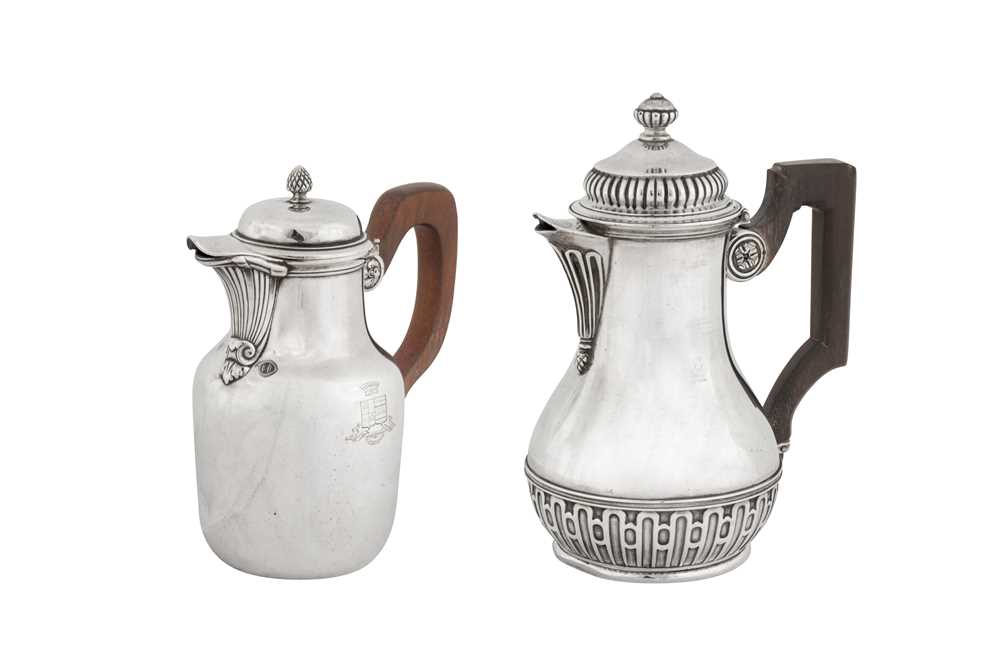 An early 20th century French 950 standard silver bachelor coffee pot (verseuse égoiste), Paris circa