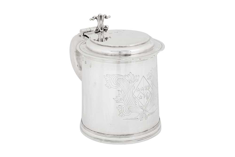 A James II sterling silver tankard, London 1688 by John Sutton (free 19th Feb 1668)