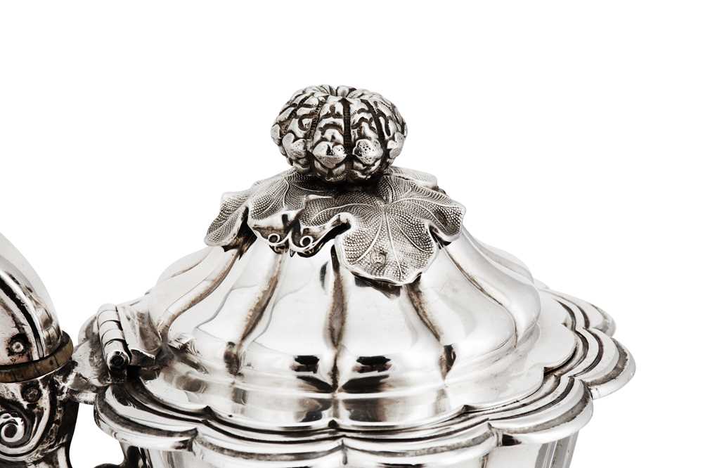A closely matched Victorian sterling silver four-piece tea and coffee service - Image 6 of 13