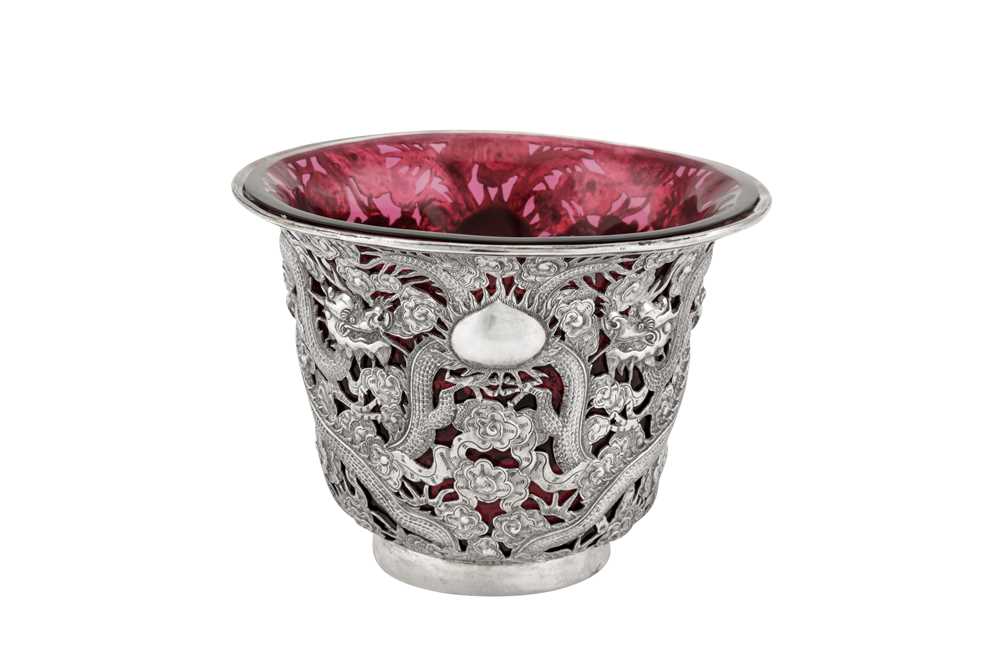 A late 19th / early 20th century Chinese Export silver bowl, Canton circa 1900 by Sui Chang, retaile - Image 2 of 5