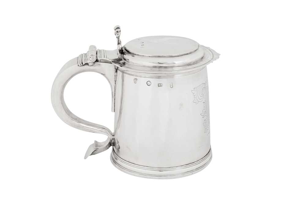 A James II sterling silver tankard, London 1688 by John Sutton (free 19th Feb 1668) - Image 6 of 11