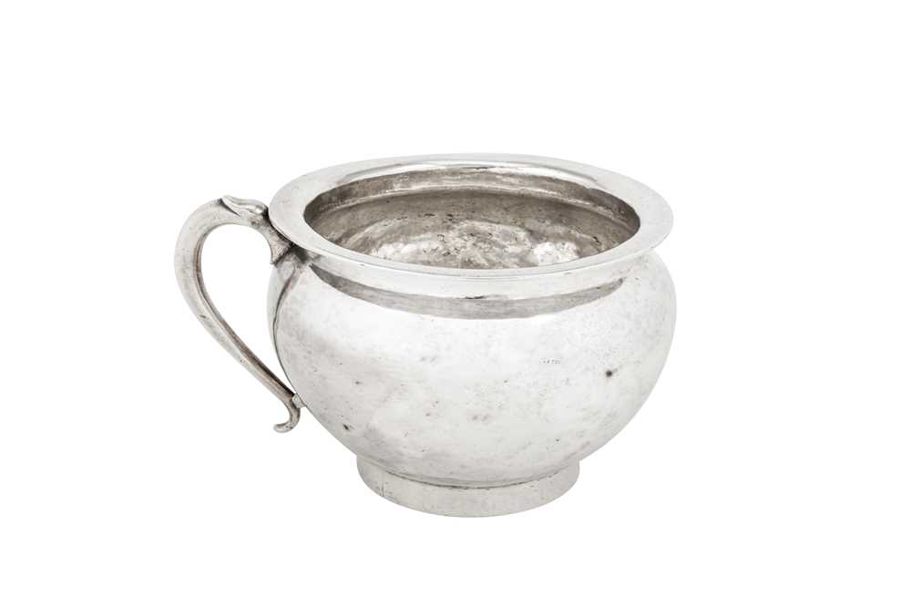 A 19th century South American unmarked silver chamber pot, probably Mexican or Peruvian - Image 2 of 2