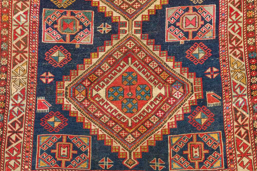 AN ANTIQUE SHIRVAN RUG, EAST CAUCASUS - Image 3 of 8