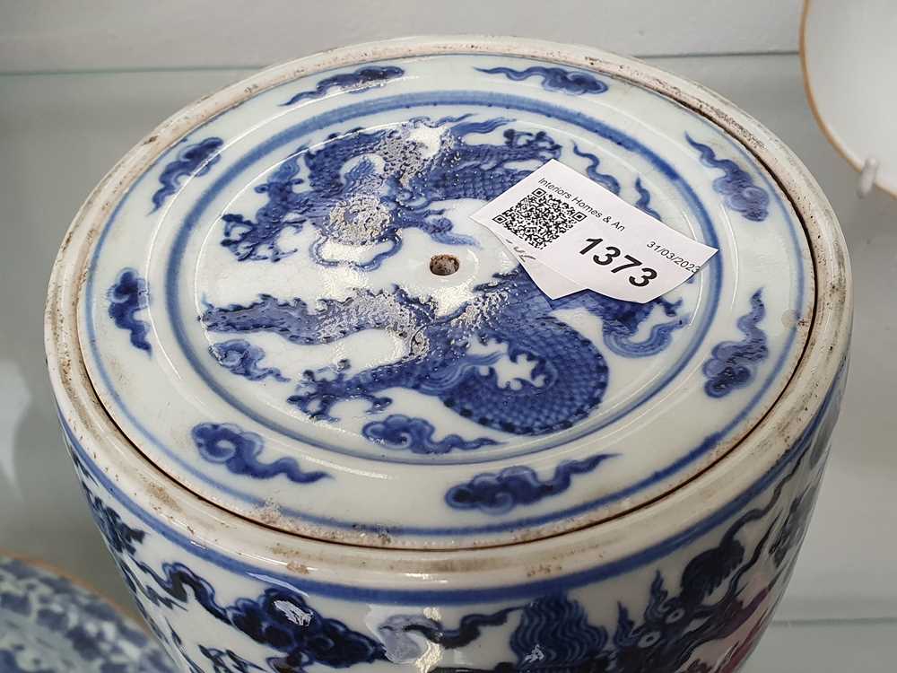 A CHINESE BLUE AND WHITE 'DRAGON' BOX AND COVER, 20TH CENTURY OR LATER - Image 13 of 17