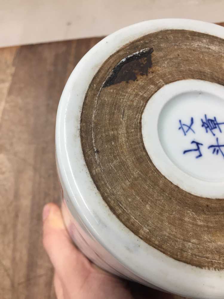 A CHINESE BLUE AND WHITE 'CALLIGRAPHY' BRUSH POT, BITONG 青花桃花源詩文筆筒 - Image 14 of 16