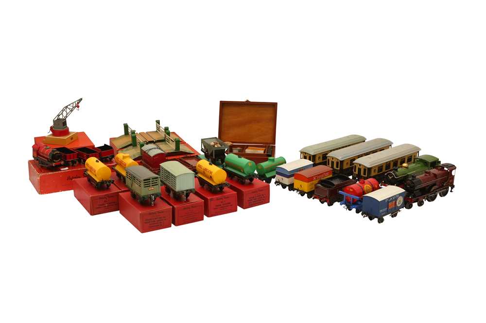 A COLLECTION OF HORNBY 'O' GAUGE TRAINS