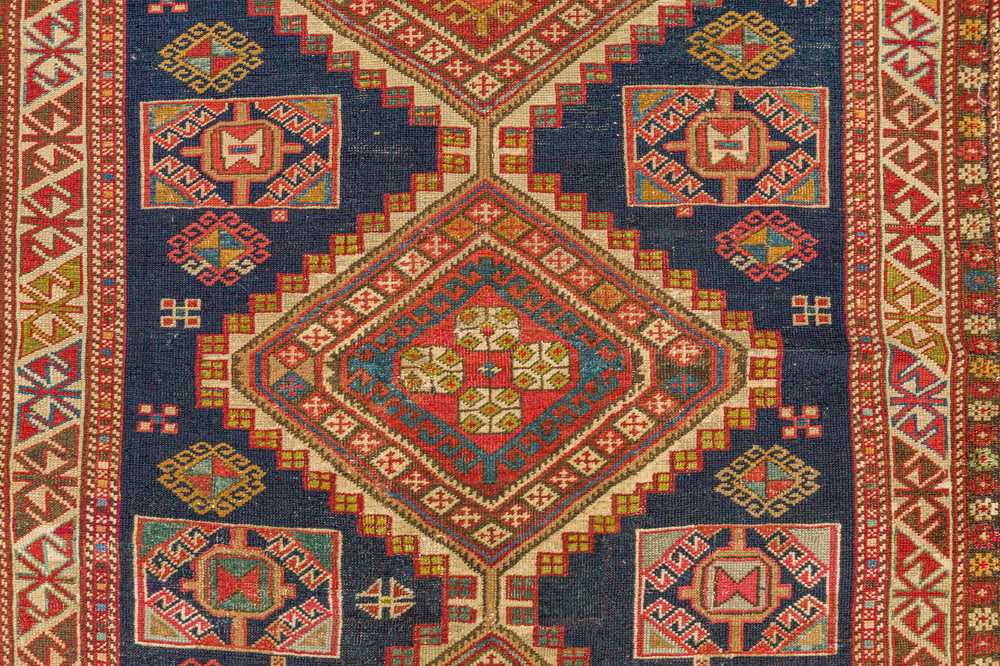 AN ANTIQUE SHIRVAN RUG, EAST CAUCASUS - Image 4 of 8