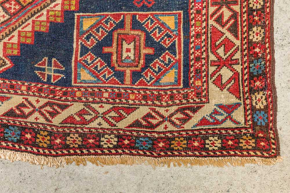 AN ANTIQUE SHIRVAN RUG, EAST CAUCASUS - Image 8 of 8