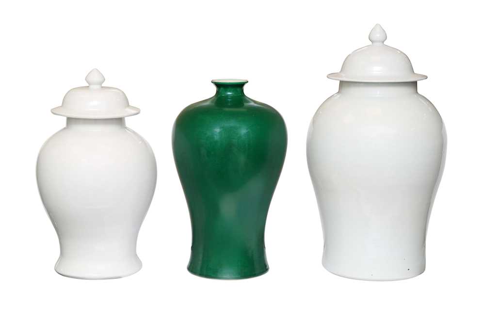 TWO CHINESE WHITE JARS AND COVERS AND A GREEN VASE, 20TH CENTURY