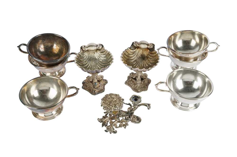 A MIXED GROUP INCLUDING A PAIR OF VICTORIAN SILVER PLATED (EPNS) DESSERT DISHES, CIRCA 1880 BY ARMY