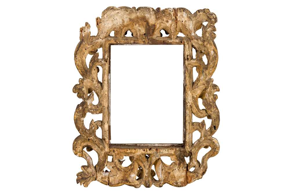 AN ITALIAN VENETIAN 17/18TH CENTURY CARVED, PIERCED AND GILDED FRAME - Image 3 of 4