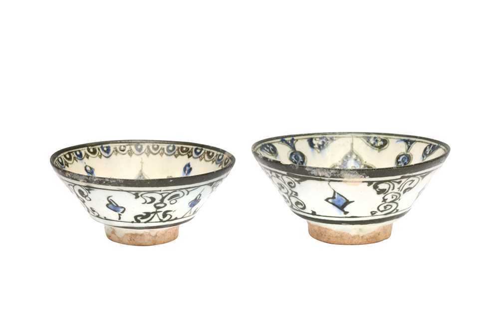 A NEAR PAIR OF COBALT BLUE AND BLACK-PAINTED POTTERY BOWLS WITH ARABESQUE MOTIFS Kashan, Iran, ca. 1 - Image 2 of 4
