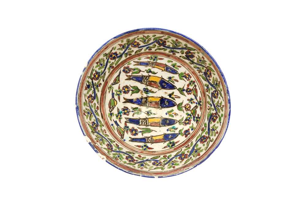 A POLYCHROME-PAINTED POTTERY BOWL AND SERVING PLATE WITH FISH DESIGN Iran, first half 20th century - Image 2 of 7