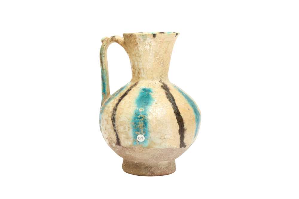 FOUR SMALL SELJUK SPLASHED POTTERY JUGS Iran or Afghanistan, 12th - 13th century - Image 5 of 7