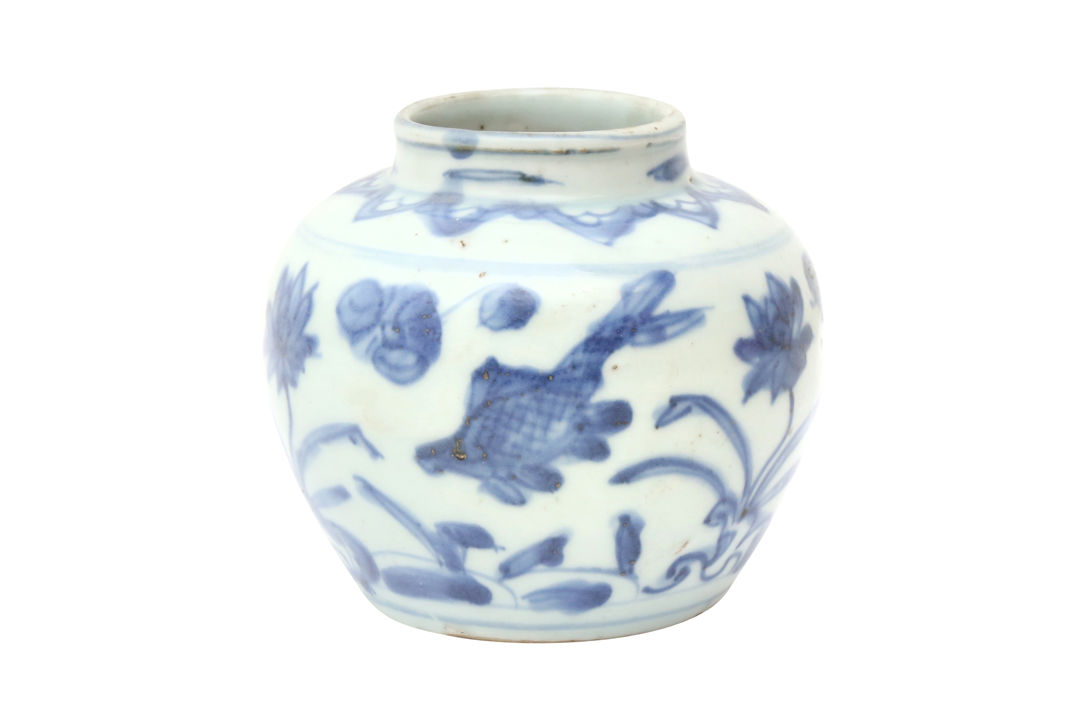 A SMALL CHINESE BLUE AND WHITE 'FISH AND LOTUS' JAR 明 青花蓮池魚藻紋罐