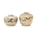 TWO CHINESE BLUE AND WHITE SMALL JARS 明 青花小瓶兩件