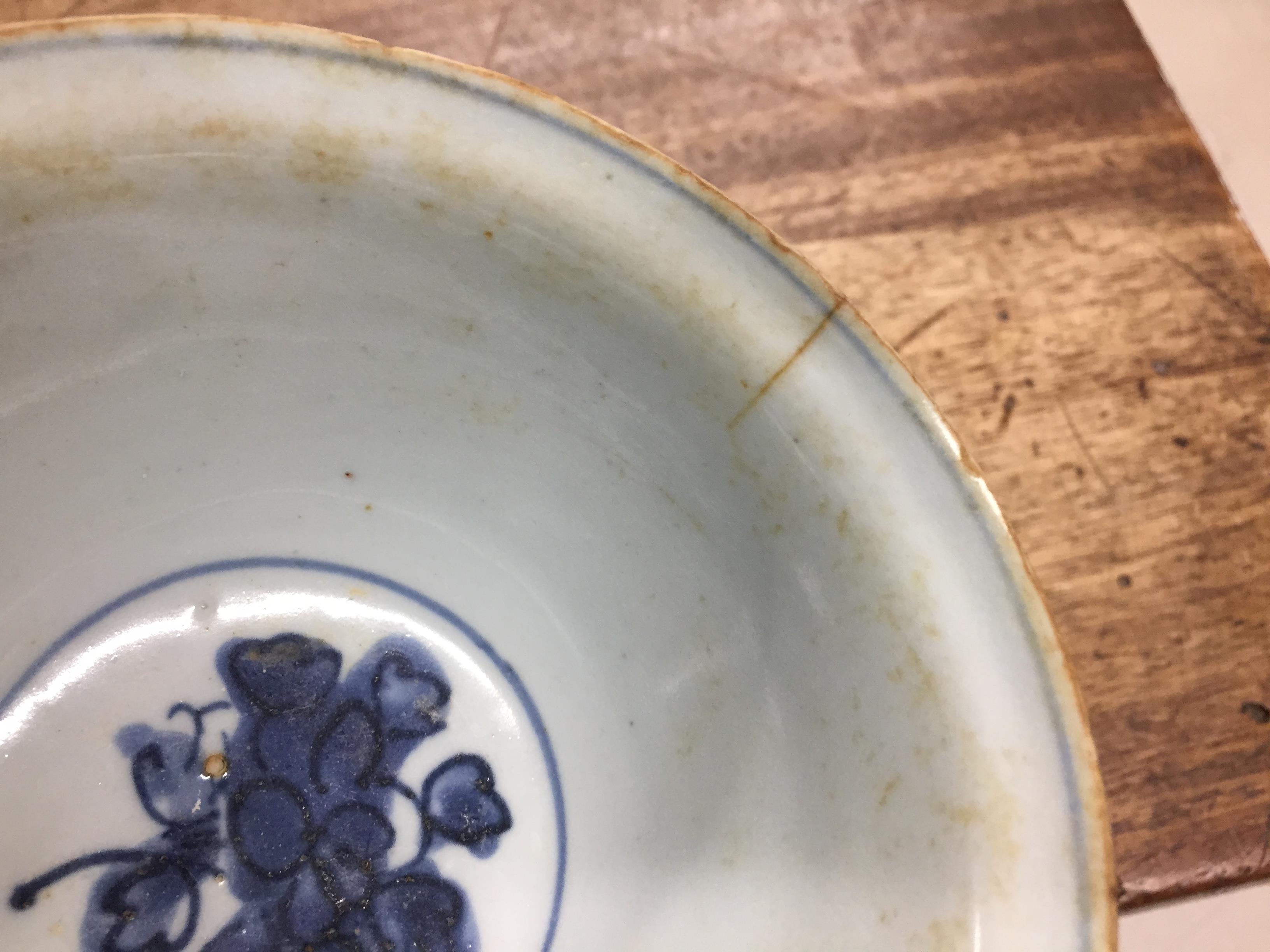 A GROUP OF THREE CHINESE BLUE AND WHITE BOWLS 明 青花盌一組三件 - Image 17 of 17