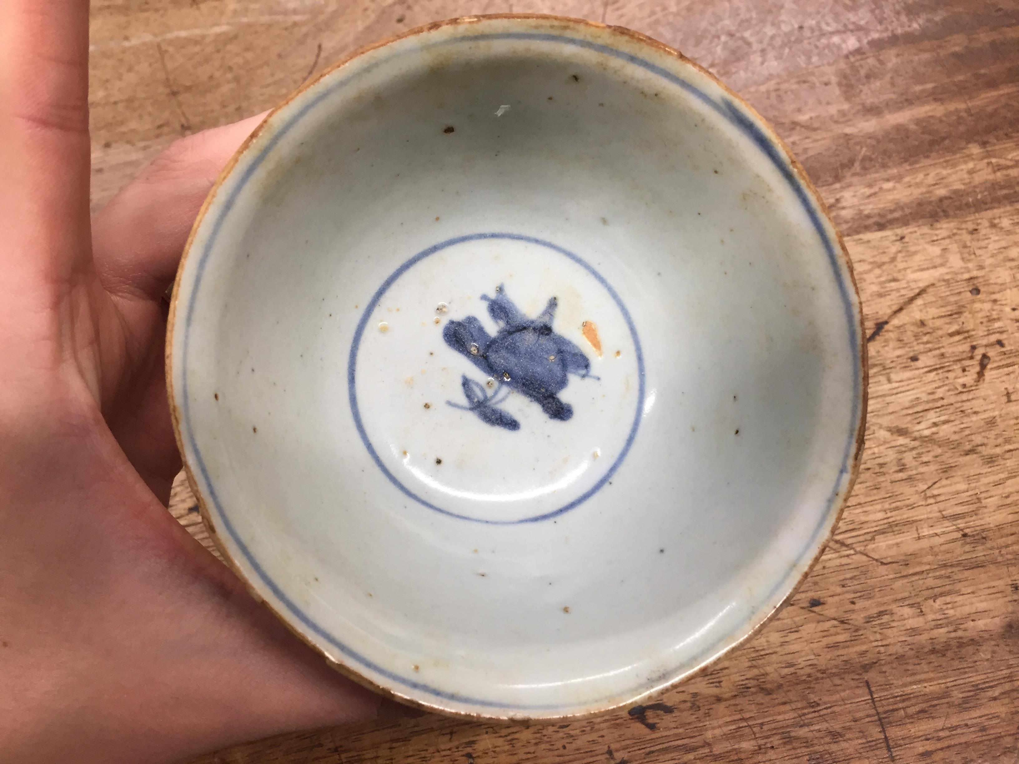 A GROUP OF THREE CHINESE BLUE AND WHITE BOWLS 明 青花盌一組三件 - Image 12 of 17