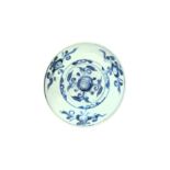 A CHINESE BLUE AND WHITE 'PEONIES' DISH 晚明 青花牡丹紋盤