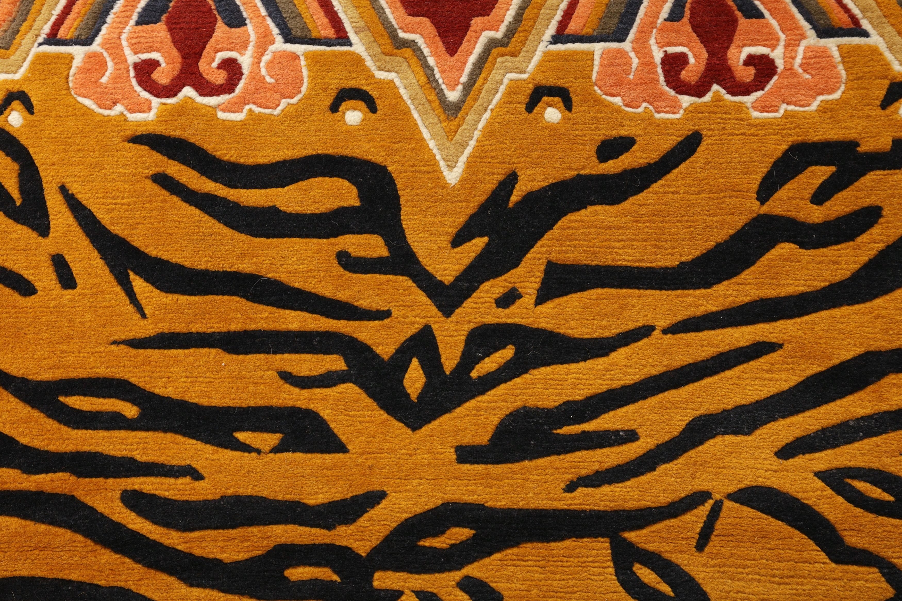 A FINE TIBETAN RUG OF TIGER DESIGN - Image 3 of 8
