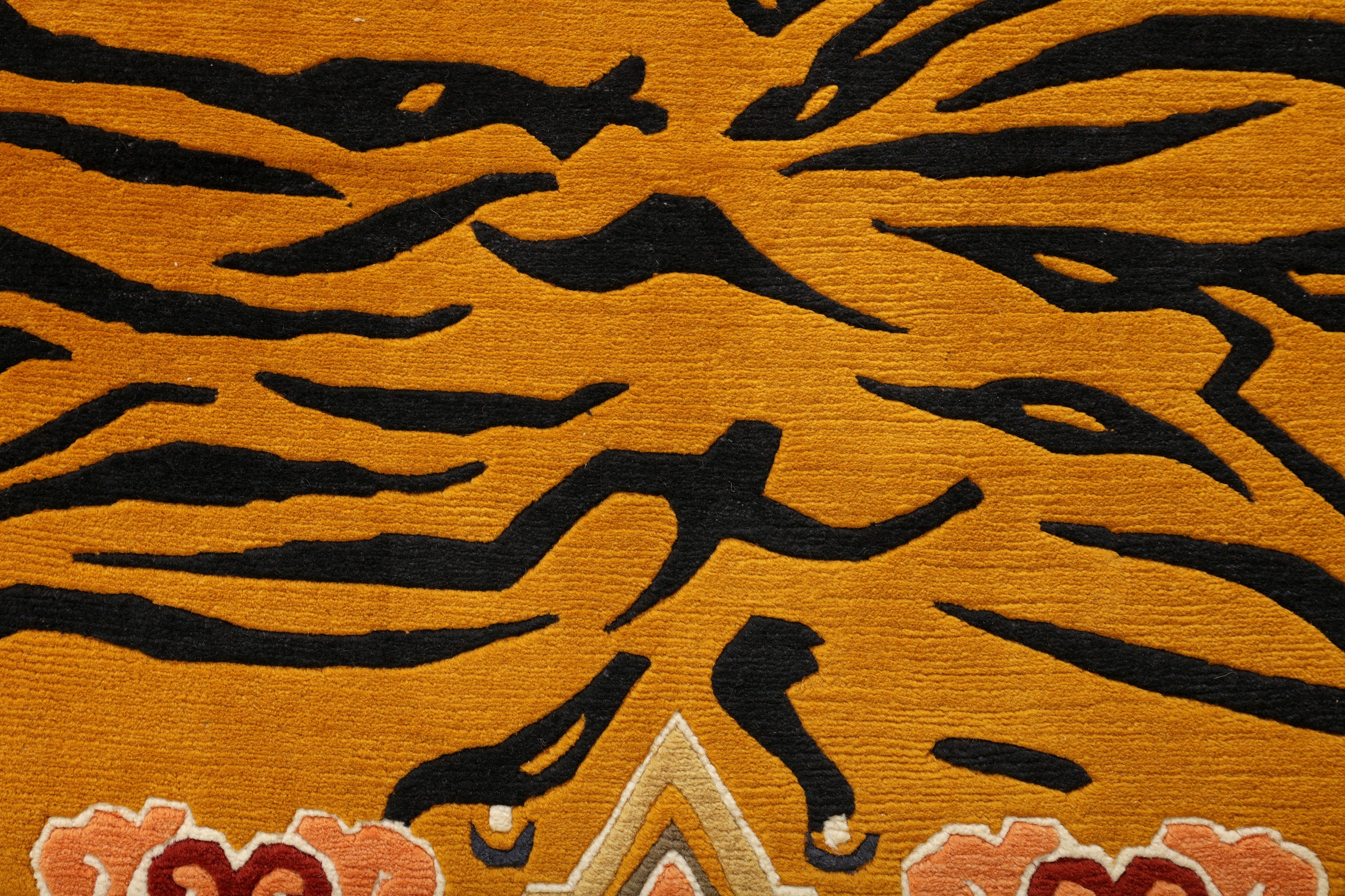A FINE TIBETAN RUG OF TIGER DESIGN - Image 5 of 8