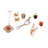 A MISCELLANEOUS COLLECTION OF JEWELLERY