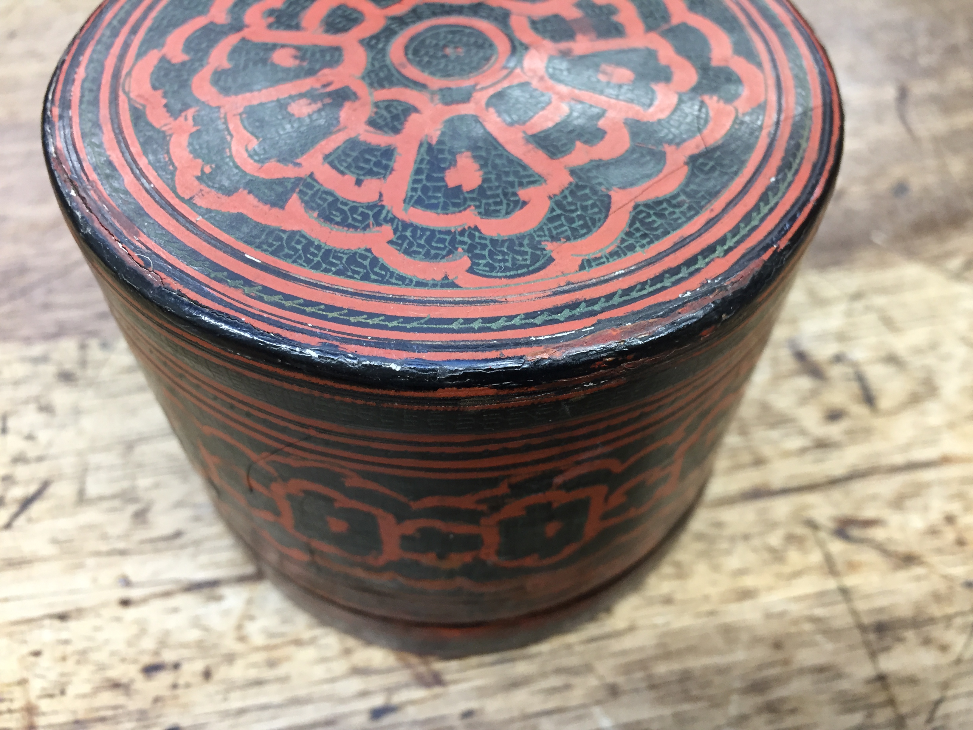 A SMALL BURMESE RED AND BLACK LACQUER BETEL-BOX AND COVER OFFERED ON BEHALF OF PROSPECT BURMA TO - Image 6 of 22