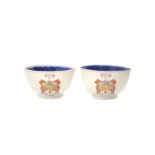 A PAIR OF CHINESE EXPORT FAMILLE-ROSE ARMORIAL SMALL BOWLS 清乾隆 約1790年 外銷粉彩紋章小盌一對