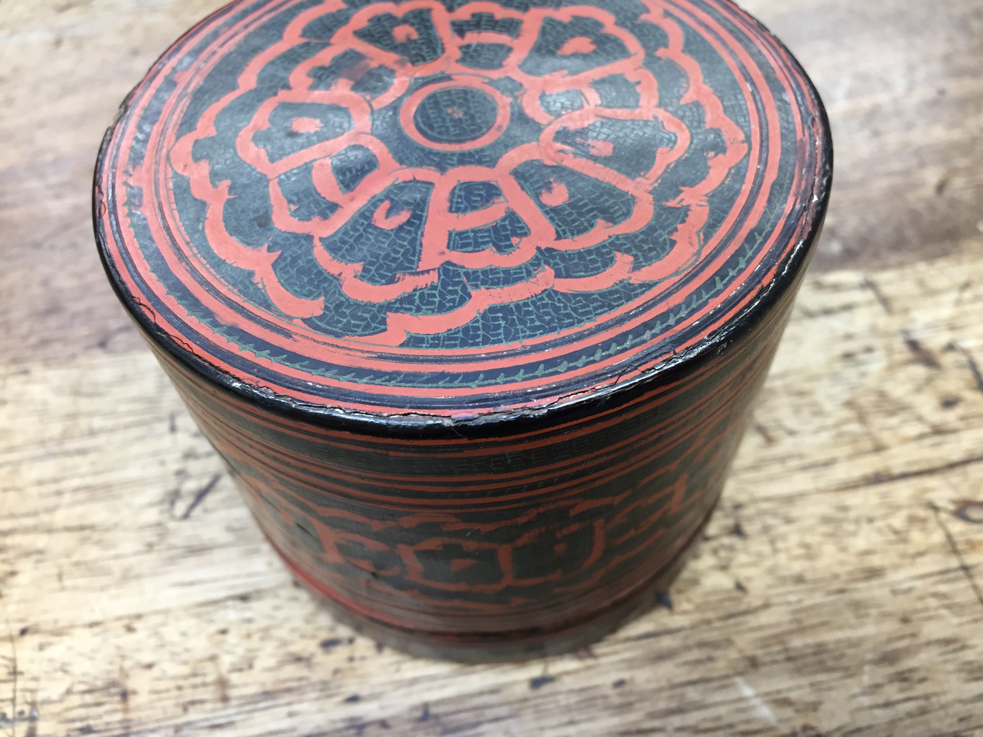 A SMALL BURMESE RED AND BLACK LACQUER BETEL-BOX AND COVER OFFERED ON BEHALF OF PROSPECT BURMA TO - Image 5 of 22