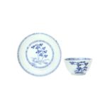 A CHINESE BLUE AND WHITE CUP AND SAUCER FROM THE NANKING CARGO 清約1750年 「南京船貨」青花蒼松圖盃及盤