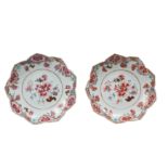 A PAIR OF CHINESE EXPORT FOLIATE RIM DISHES 清乾隆 粉彩繪花卉圖紋碟一對