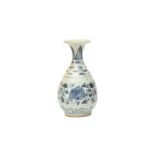 A CHINESE BLUE AND WHITE VASE, YUHUCHUNPING 明 青花玉壺春瓶