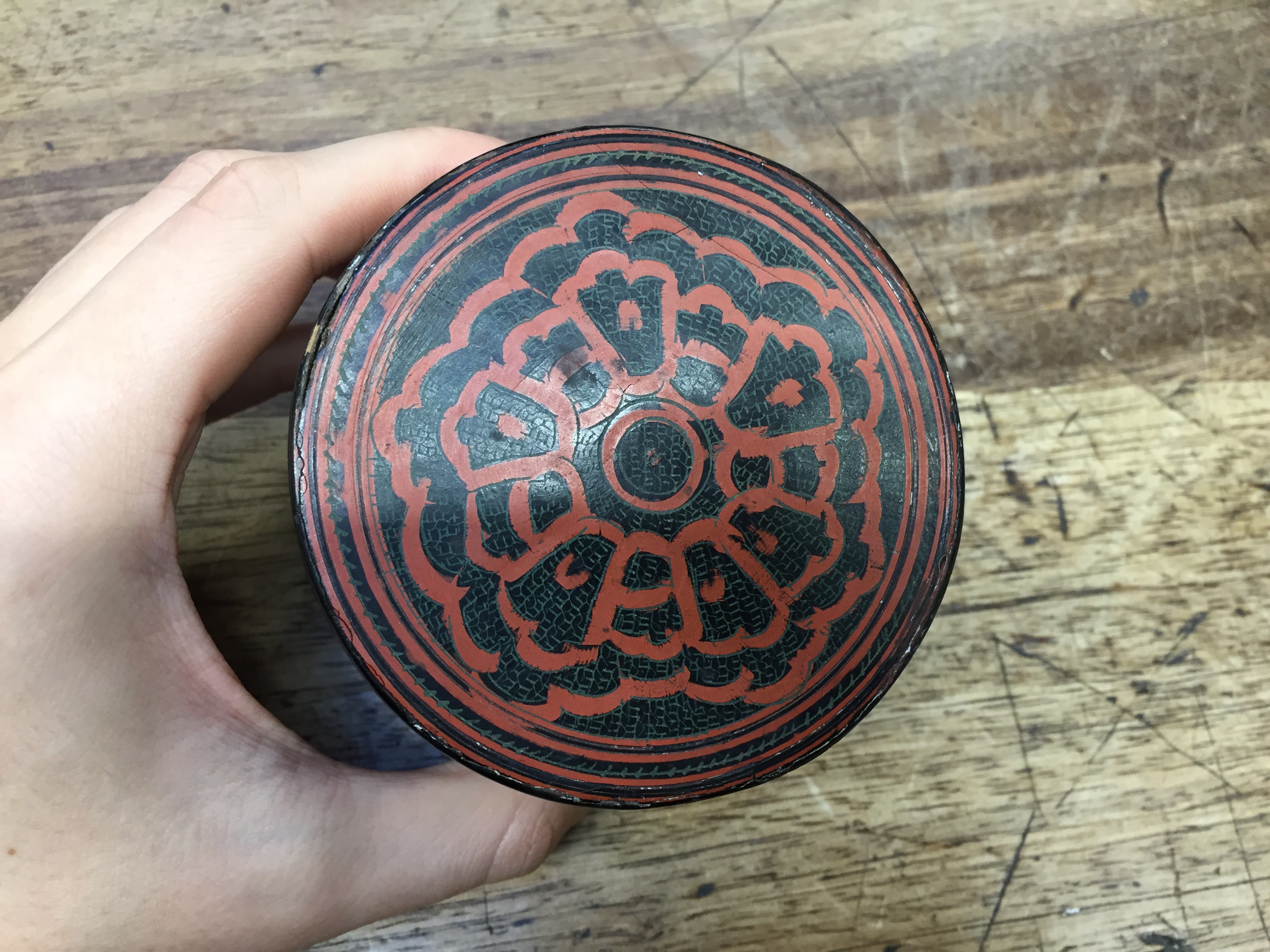 A SMALL BURMESE RED AND BLACK LACQUER BETEL-BOX AND COVER OFFERED ON BEHALF OF PROSPECT BURMA TO - Image 3 of 22