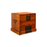 A CHINESE CAMPHOR WOOD TABLE-TOP CHEST, GUANPIXIANG 十九或二十世紀 樟腦木官皮箱