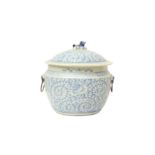 A CHINESE BLUE AND WHITE JAR AND COVER 清十九世紀 青花花卉圖紋蓋罐