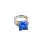 A SYNTHETIC BLUE SPINEL RING