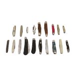 A COLLECTION OF 19 ANTIQUE AND LATER POCKET/FRUIT KNIVES